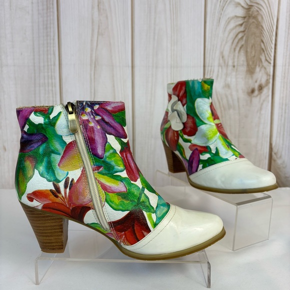 L’artiste Spring Step Leather Ankle Boots Floral Chic Booties White Size 8.5 - Picture 2 of 16